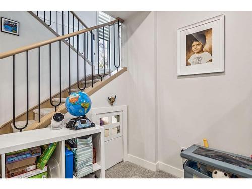 1816 Elizabeth Street Se, Calgary, AB - Indoor Photo Showing Other Room