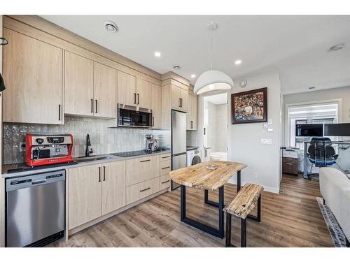 1816 Elizabeth Street Se, Calgary, AB - Indoor Photo Showing Kitchen With Upgraded Kitchen