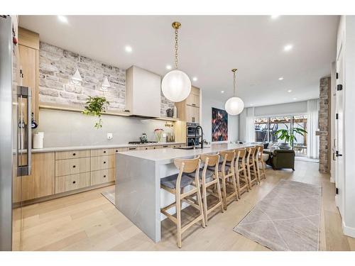 1816 Elizabeth Street Se, Calgary, AB - Indoor Photo Showing Kitchen With Upgraded Kitchen