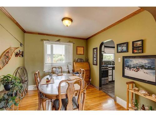 523 35A Street Nw, Calgary, AB - Indoor Photo Showing Dining Room