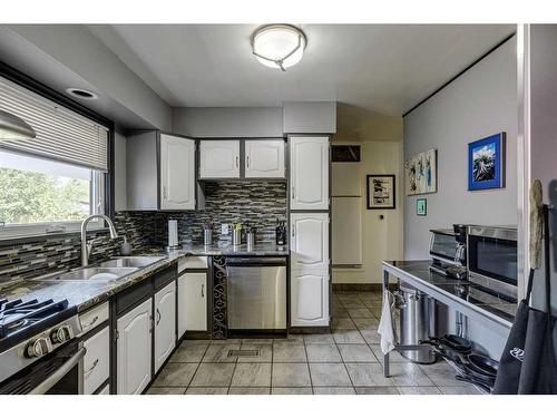 523 35A Street Nw, Calgary, AB - Indoor Photo Showing Kitchen With Double Sink