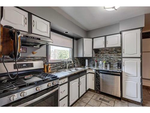 523 35A Street Nw, Calgary, AB - Indoor Photo Showing Kitchen With Stainless Steel Kitchen With Double Sink