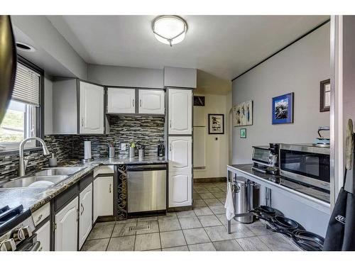 523 35A Street Nw, Calgary, AB - Indoor Photo Showing Kitchen With Stainless Steel Kitchen With Double Sink