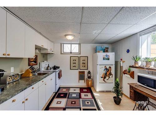 523 35A Street Nw, Calgary, AB - Indoor Photo Showing Kitchen With Double Sink