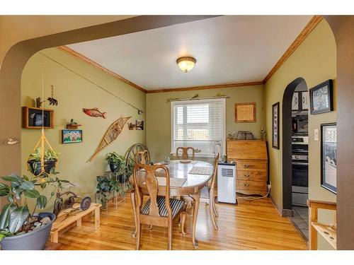 523 35A Street Nw, Calgary, AB - Indoor Photo Showing Dining Room