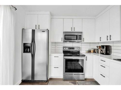 27 Abergale Close Ne, Calgary, AB - Indoor Photo Showing Kitchen