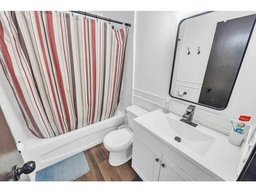 27 Abergale Close Ne, Calgary, AB - Indoor Photo Showing Bathroom