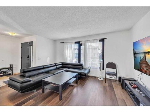 27 Abergale Close Ne, Calgary, AB - Indoor Photo Showing Living Room