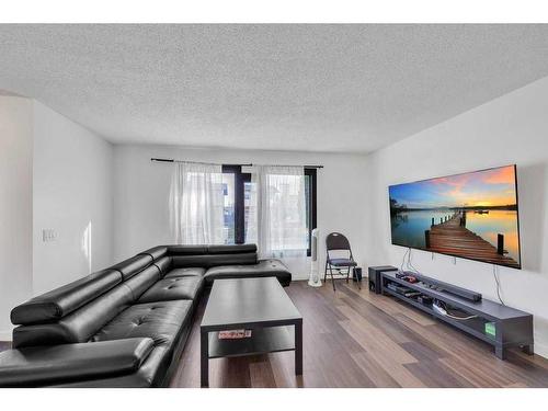 27 Abergale Close Ne, Calgary, AB - Indoor Photo Showing Living Room