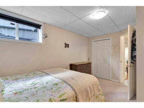 176 Chaparral Crescent Se, Calgary, AB - Indoor Photo Showing Bedroom