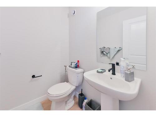 153 Cranbrook Cove Se, Calgary, AB - Indoor Photo Showing Bathroom