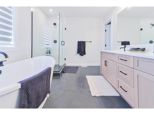 153 Cranbrook Cove Se, Calgary, AB - Indoor Photo Showing Bathroom