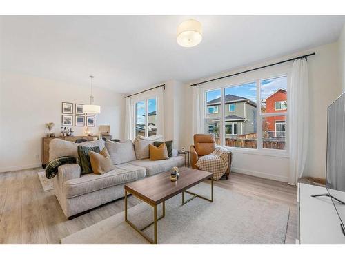 256 Willow Corner, Cochrane, AB - Indoor Photo Showing Living Room