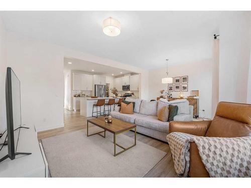 256 Willow Corner, Cochrane, AB - Indoor Photo Showing Living Room