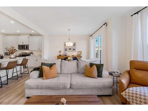 256 Willow Corner, Cochrane, AB - Indoor Photo Showing Living Room