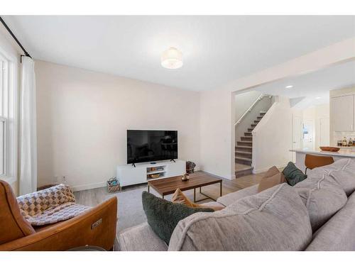 256 Willow Corner, Cochrane, AB - Indoor Photo Showing Living Room