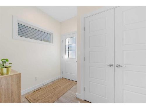 256 Willow Corner, Cochrane, AB - Indoor Photo Showing Other Room