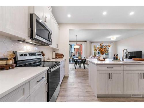 256 Willow Corner, Cochrane, AB - Indoor Photo Showing Kitchen With Upgraded Kitchen