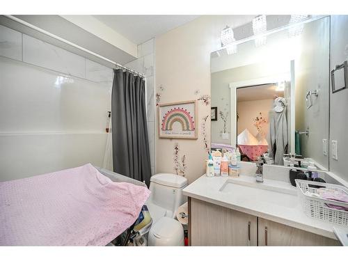 201 Kinniburgh Cove, Chestermere, AB - Indoor Photo Showing Bathroom