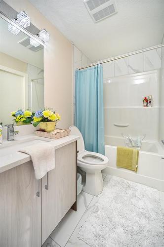 201 Kinniburgh Cove, Chestermere, AB - Indoor Photo Showing Bathroom