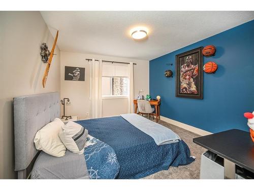 201 Kinniburgh Cove, Chestermere, AB - Indoor Photo Showing Bedroom