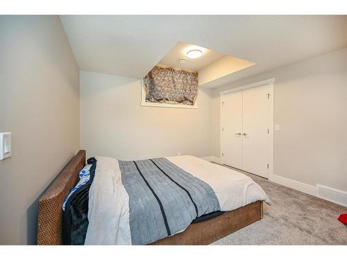 201 Kinniburgh Cove, Chestermere, AB - Indoor Photo Showing Bedroom