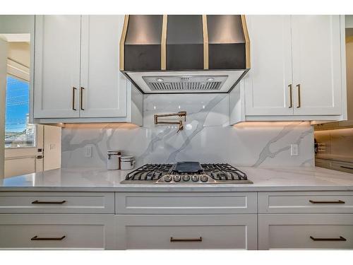 4635 22 Avenue Nw, Calgary, AB - Indoor Photo Showing Kitchen