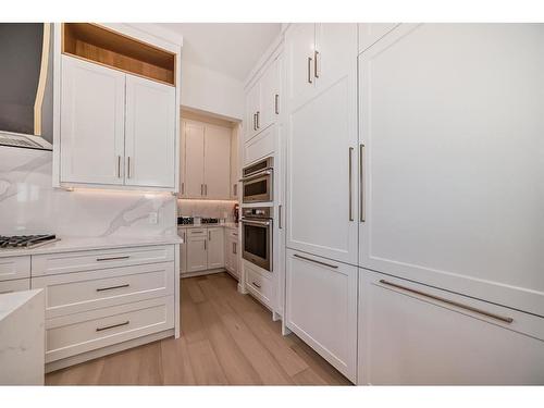 4635 22 Avenue Nw, Calgary, AB - Indoor Photo Showing Kitchen