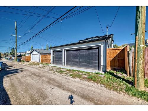 4635 22 Avenue Nw, Calgary, AB - Outdoor