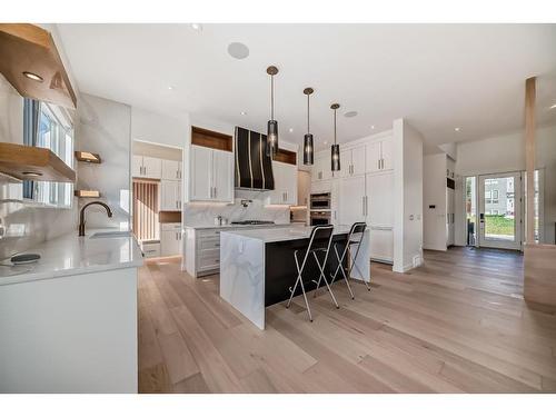 4635 22 Avenue Nw, Calgary, AB - Indoor Photo Showing Kitchen With Upgraded Kitchen