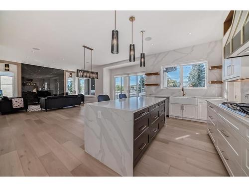 4635 22 Avenue Nw, Calgary, AB - Indoor Photo Showing Kitchen