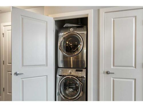 1107-99 Spruce Place Sw, Calgary, AB - Indoor Photo Showing Laundry Room