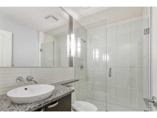 1107-99 Spruce Place Sw, Calgary, AB - Indoor Photo Showing Bathroom