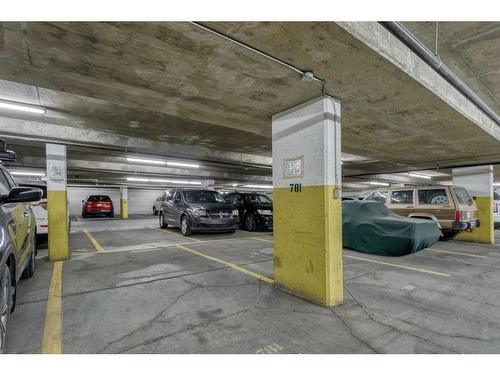 1107-99 Spruce Place Sw, Calgary, AB - Indoor Photo Showing Garage