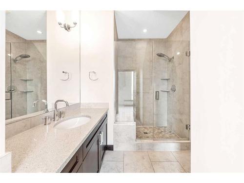 3205-211 13 Avenue Se, Calgary, AB - Indoor Photo Showing Bathroom