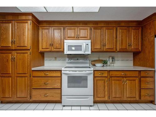 14108 Park Estates Drive Se, Calgary, AB - Indoor Photo Showing Kitchen