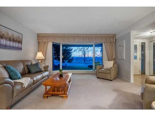 14108 Park Estates Drive Se, Calgary, AB - Indoor Photo Showing Living Room