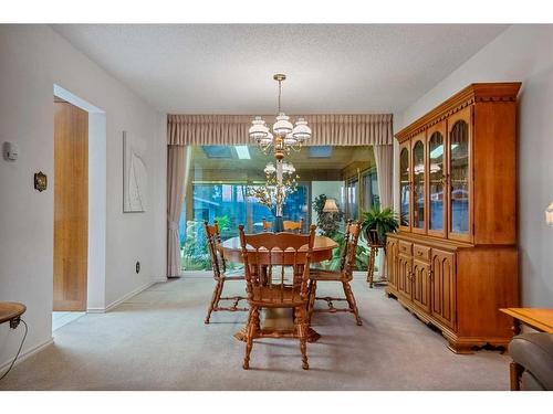 14108 Park Estates Drive Se, Calgary, AB - Indoor Photo Showing Dining Room