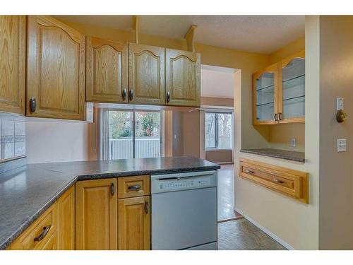 182 Riverview Point Se, Calgary, AB - Indoor Photo Showing Kitchen