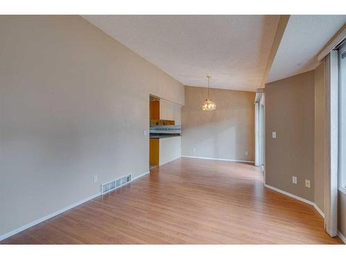 182 Riverview Point Se, Calgary, AB - Indoor Photo Showing Kitchen