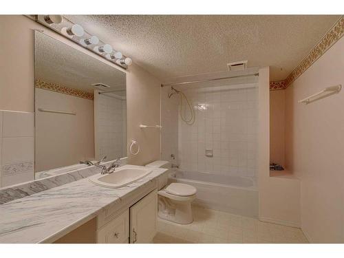 182 Riverview Point Se, Calgary, AB - Indoor Photo Showing Bathroom