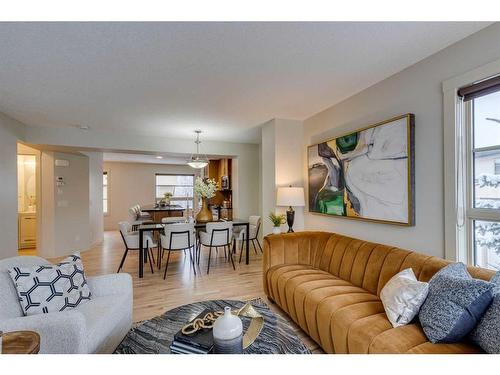 10 Aspen Hills Terrace Sw, Calgary, AB - Indoor Photo Showing Living Room