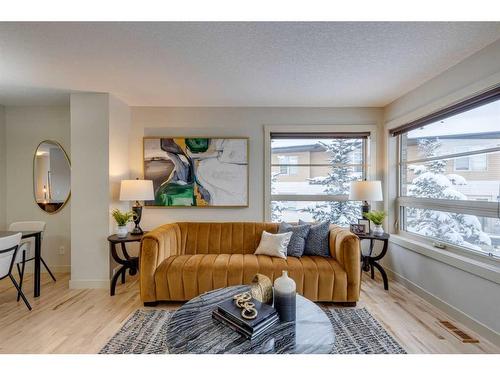 10 Aspen Hills Terrace Sw, Calgary, AB - Indoor Photo Showing Living Room