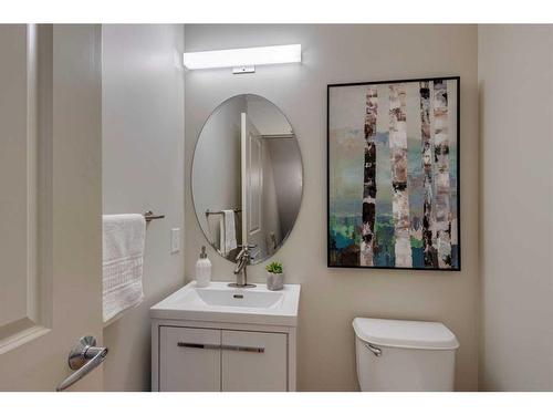 10 Aspen Hills Terrace Sw, Calgary, AB - Indoor Photo Showing Bathroom