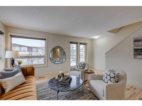 10 Aspen Hills Terrace Sw, Calgary, AB - Indoor Photo Showing Living Room