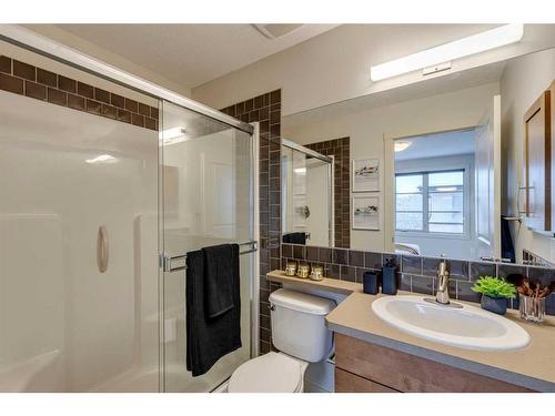 10 Aspen Hills Terrace Sw, Calgary, AB - Indoor Photo Showing Bathroom