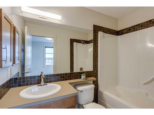 10 Aspen Hills Terrace Sw, Calgary, AB - Indoor Photo Showing Bathroom