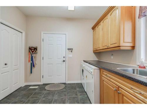 6007 60 Street, Olds, AB - Indoor Photo Showing Kitchen