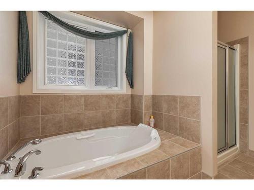 6007 60 Street, Olds, AB - Indoor Photo Showing Bathroom