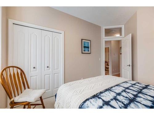 6007 60 Street, Olds, AB - Indoor Photo Showing Bedroom